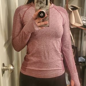 Athletic long-sleeve seamless tshirt